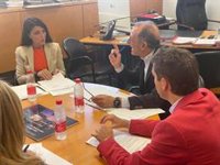 Olona (Vox) afirma que la "disparidad de criterios" de la Junta perjudica al Palacio de Congresos de Granada