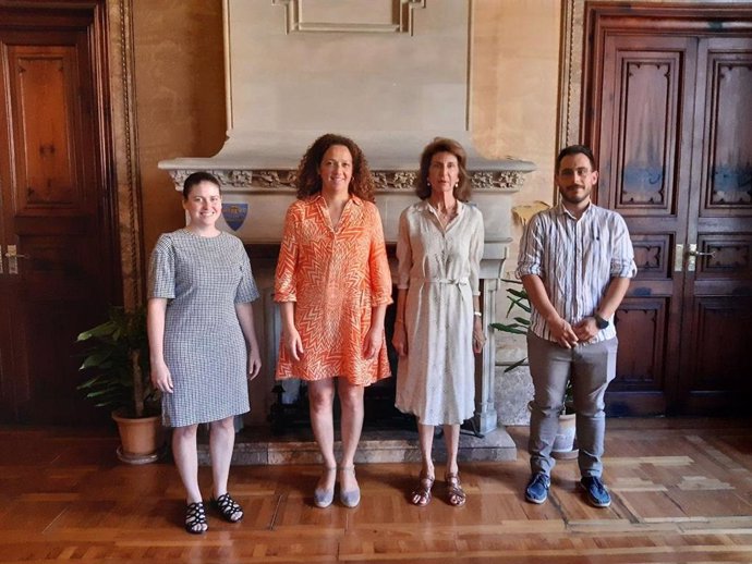 La consellera insular de Sostenibilidad, Aurora Ribot; la presidenta del Consell de Mallorca, Catalina Cladera; la presidenta de CAEB, Carmen Planas; y el director insular de Residuos, Juan Carrasco.