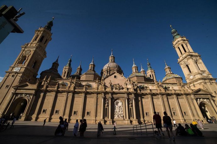 Archivo - La basílica de Nuestra Señora del Pilar de Zaragoza.