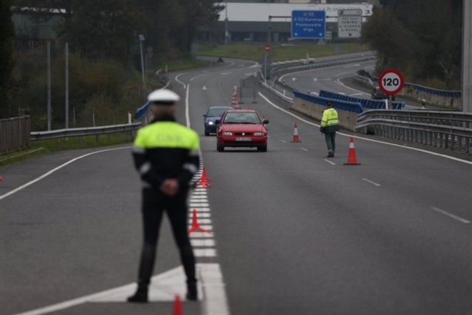 Archivo - Control en las carreteras españolas.