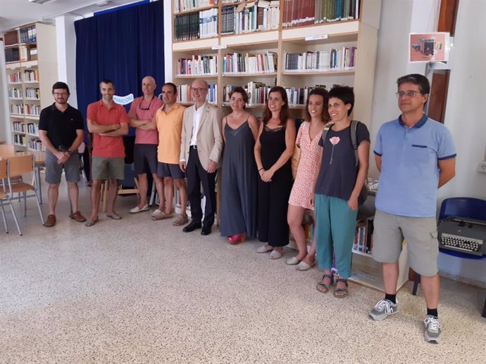 El director de Endesa, durante su visita al instituto Pasqual Calbó i Caldés de Mahón, Menorca.