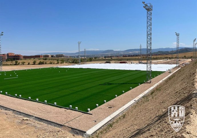 Instalado el primer campo de hierba artificial de la ciudad deportiva de la UDL