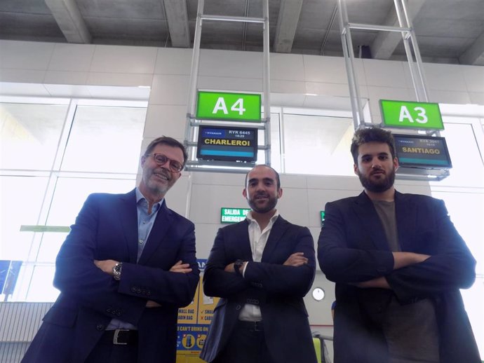 Los tres miembros de la directiva de Sevilla quiere Metro Enrique de Álava, médico del Virgen del Rocío; Manuel Alejandro Moreno Cano, ingeniero industrial; y Víctor Aguilar, productor audiovisual.