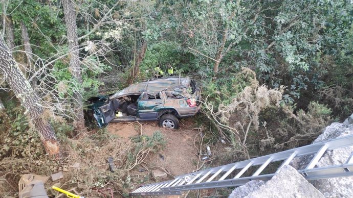 Salida de vía en Cartelle (Ourense) con un conductor de 71 años muerto.