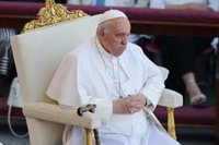 El Papa Francisco asegura que no tiene intención de renunciar y, si lo hace, se quedará como "obispo emérito en Roma"