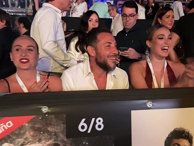 ROCÍO FLORES, ANTONIO DAVID FLORS Y MARTA RIESCO EN EL CONCIERTO DE C.TANGANA