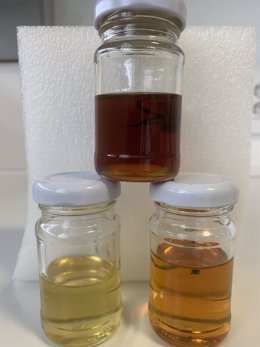 Bases lubricantes. Aceite de fritura (arriba), fracción ligera (abajo izquierda) y pesada (abajo derecha).