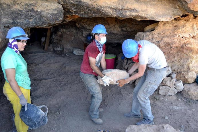 El equipo multidisciplinar vuelve a excavar en la Cueva de los Toriles de Carrizosa durante la segunda quincena de julio