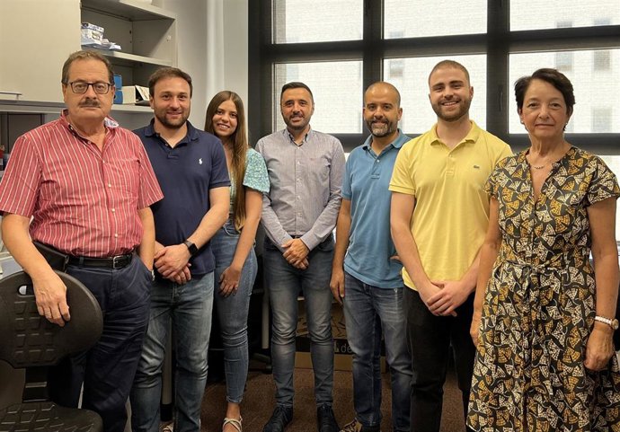 Fotografía del equipo de investigación. De izq. A dcha: Manuel Vidal Sanz, Johnny Di Pierdomenico, Ana Martínez Vacas, Diego García Ayuso, David García Bernal, Alejandro Gallego Ortega y María Paz Villegas Pérez.