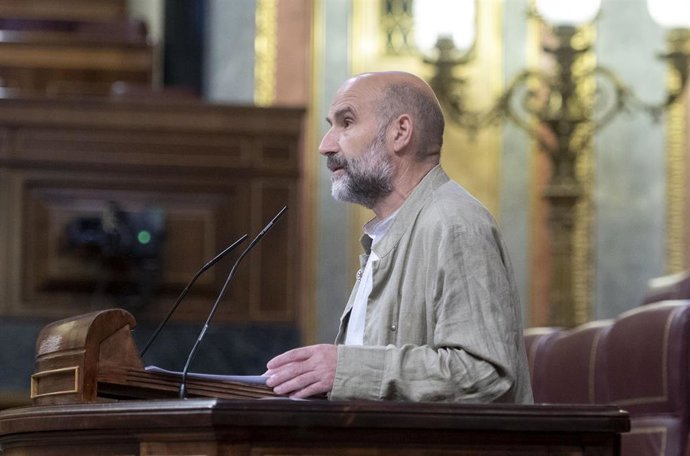El diputado del BNG en el Congreso, Néstor Rego, interviene durante una sesión plenaria en el Congreso de los Diputados, a 21 de junio de 2022, en Madrid (España). Durante el pleno, se ha debatido la toma en consideración de dos iniciativas legislativas