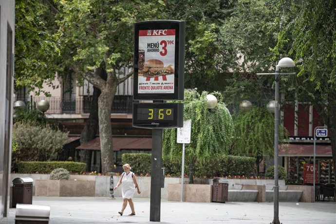 Archivo - Un termómetro maraca 36 grados centígrados 