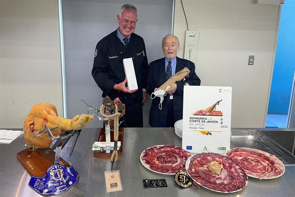 Conmemoración del XIV Seminario de Corte de Jamón de Extenda en Japón.