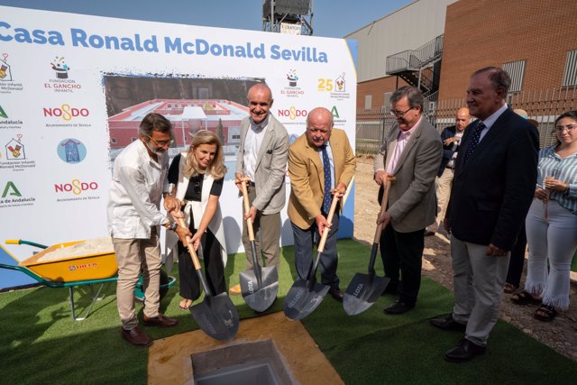 Colocación de la primera piedra de la Casa Ronald McDonald Sevilla para familias con hijos hospitalizados