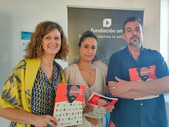 Mayte Ortiz, directora de la Fundación SM, Ariana Pérez Coutado, responsable de Investigación y Evaluación Educativa de la Fundación SM y Juan María González-Anleo, uno de los autores del estudio, doctor en Ciencias Políticas y Sociología por la Univers