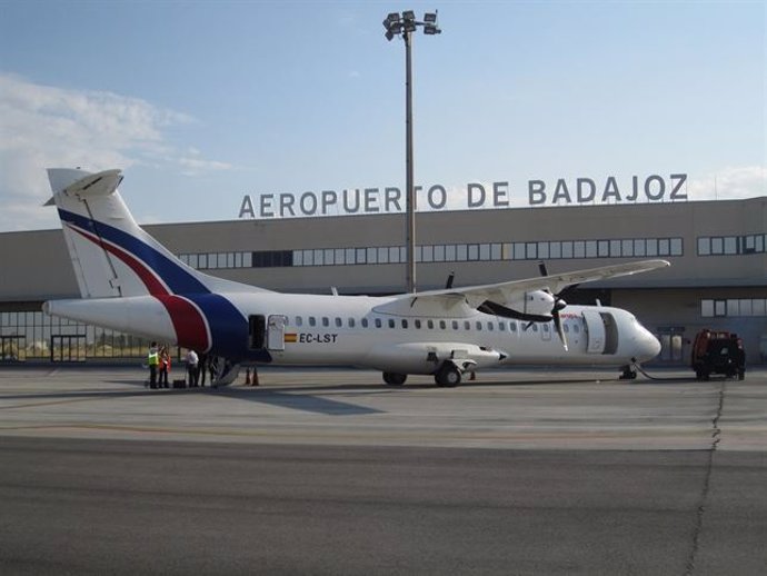 Archivo - Aeropuerto de Badajoz, imagen de archivo