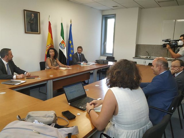 Reunión de la presidenta del TSJEx, María Félix Tena, con el secretario general para la Innovación y Calidad del Servicio Público de Justicia, Manuel Olmedo