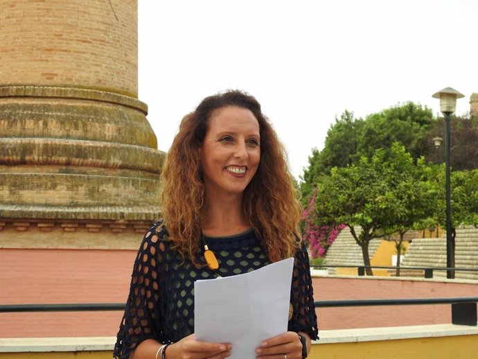 La delegada de Juventud del Ayuntamiento de Alcalá de Guadaíra, Rosa Carro, ha presentado este miércoles la programación del cine de verano.