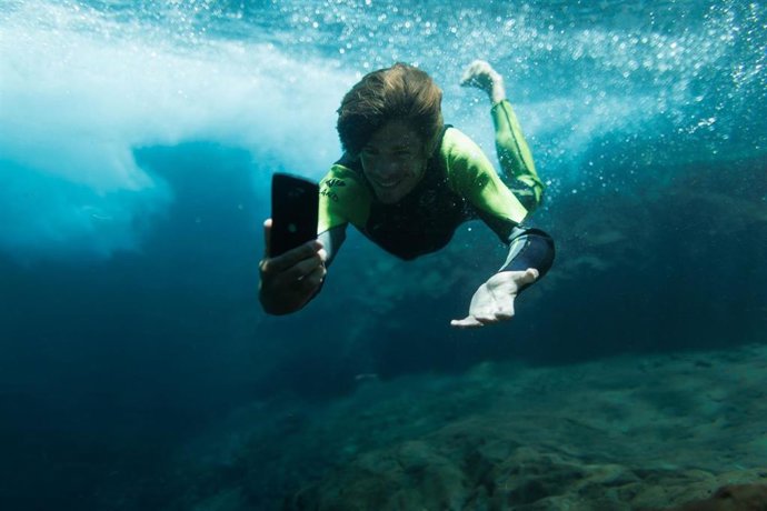 El ActionX-5 de Crosscall es totalmente estanco a su uso en el agua.