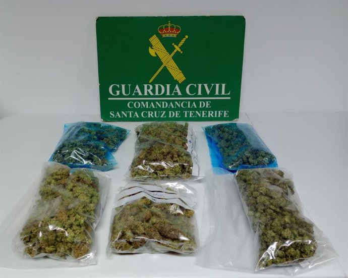Bolsas de marihuana intervenidas por la Guardia Civil