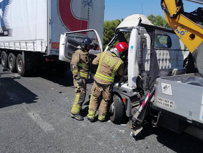 Los Bomberos intervienen en el choque