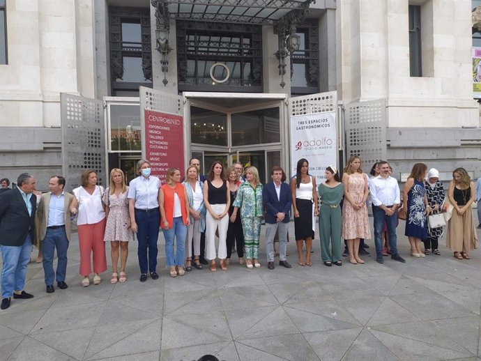 Los grupos municipales, salvo Vox, participan en un homenaje a Miguel Ángel Blanco frente a Cibeles.