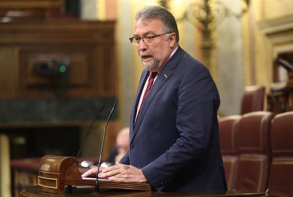 Archivo - El diputado de Foro Asturias en el Congreso de los Diputados, Isidro Martínez Oblanca, interviene en una sesión plenaria, en el Congreso de los Diputados, a 26 de mayo de 2022, en Madrid (España). Durante el pleno, el Ejecutivo central debe re