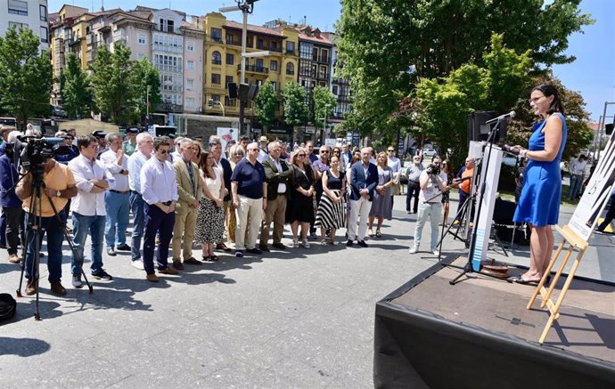 Santander recuerda a Miguel Ángel Blanco con un acto simbólico en la plaza del Ayuntamiento