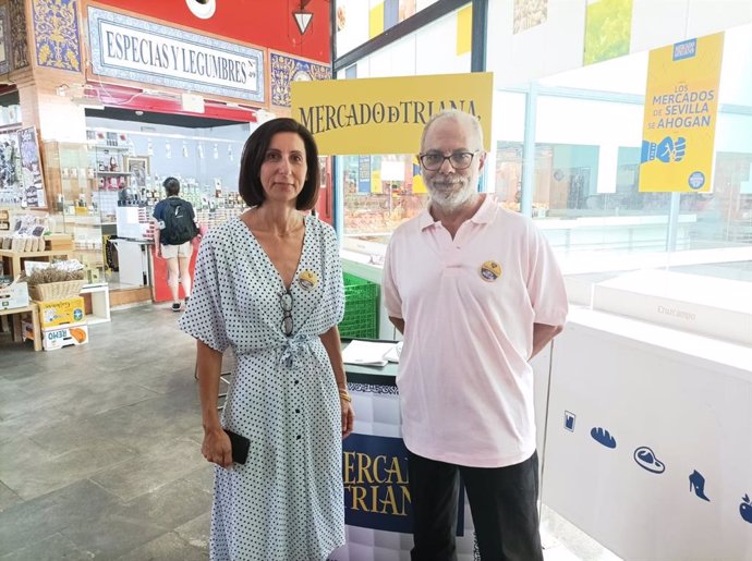 Leticia Martagón y Juan Antonio Ramos Sánchez en el mercado de Abastos de Triana
