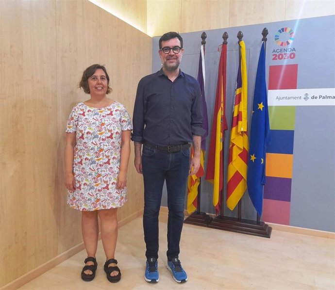 Archivo - El regidor de Cultura y Bienestar Social, Antoni Noguera, y la coordinadora general del área, Catalina Trobat.