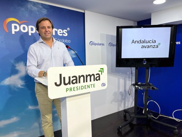 El coordinador general del PP de Andalucía, Antonio Repullo, en la sede de su partido en Córdoba.
