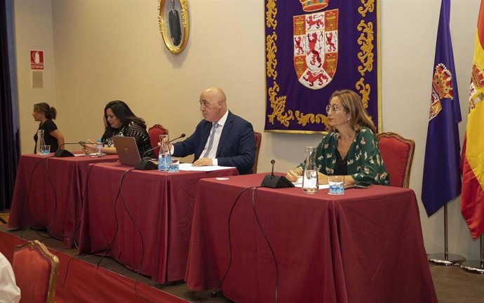El presidente de la Diputación de Córdoba, Antonio Ruiz, preside el Pleno de la institución provincial.