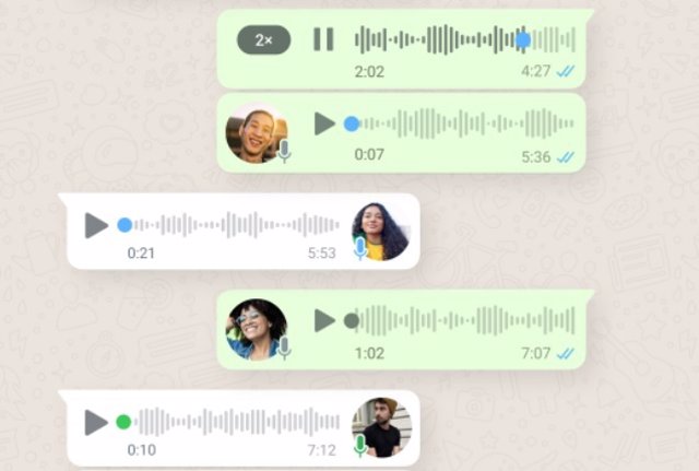 Archivo - Mensajes de voz en un chat de WhatsApp