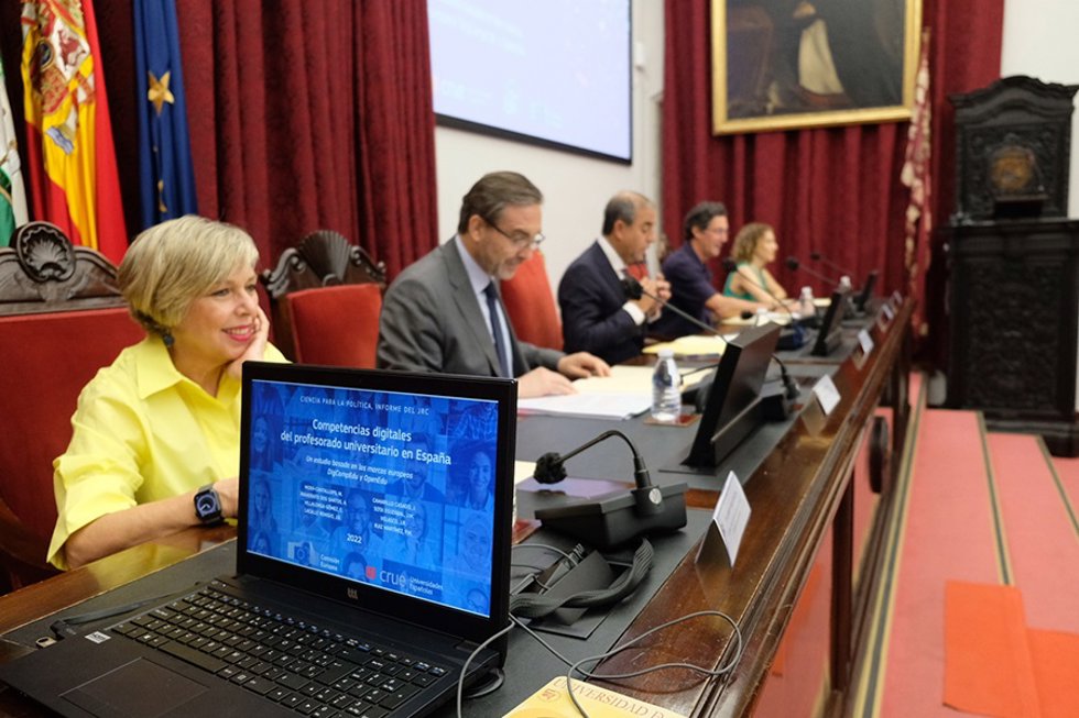 [Sevilla] Competencias Digitales Del Profesorado Universitario En España