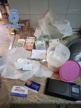 Droga y efectos intervenidos en los tres registros domiciliarios