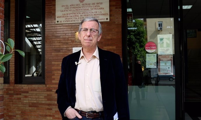 Jorge J. López, autor del libro 'De la Escuela Industrial de Sevilla a la Escuela Politécnica Superior