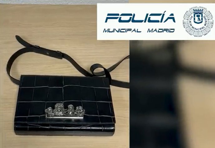 Detenido un hombre con un bolso cuya asa era un puño americano