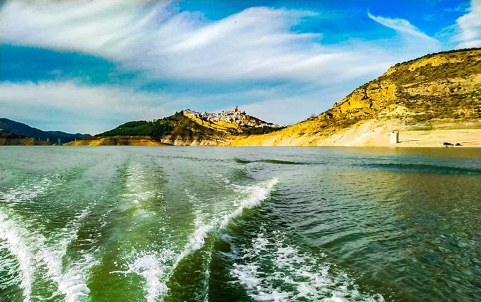 Archivo - El Embalse de Iznájar, que sumistra agua al Sur de la provincia de Córdoba, está al 22,44 por ciento de su capacidad.