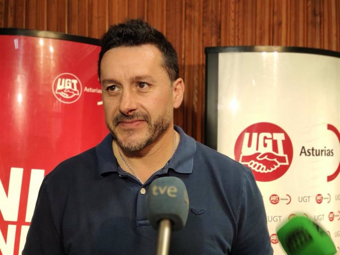 El secretario general de UGT Asturias, Javier Fernández Lanero.