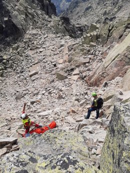 Rescate del cadáver de un senderista en Gredos.