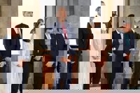 El Rey recuerda a Guirao como un "gran servidor público" y cita al Guernica como una obra "símbolo de la barbarie"