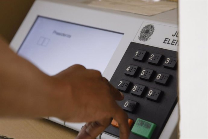 Urna de voto electrónico en Brasil