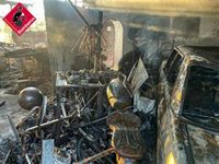 Sucesos.- Un incendio en una parcela de Benissa afecta a un chalet y al cobertizo de los vehículos