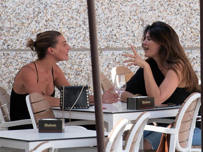 EUGENIA OSBORNE Y FABIOLA MARTÍNEZ DISFRUTAN DE UN PLAN EN MADRID