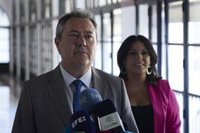 Espadas rechaza que PSOE-A, con 30 escaños, ceda un puesto en la Mesa a Por Andalucía, con cinco: Tiene "escaso sentido"