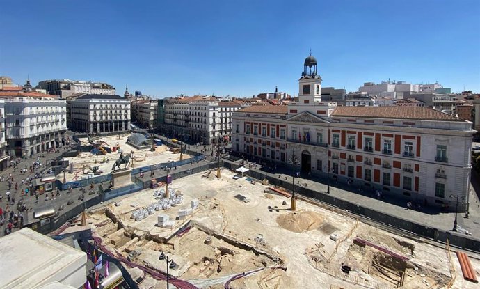 Panorámica de las obras en la Puerta del Sol de Madrid.