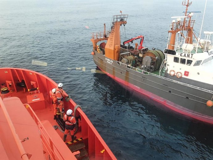 Rescate del 'Burelés', a 35 millas al norte de A Coruña.