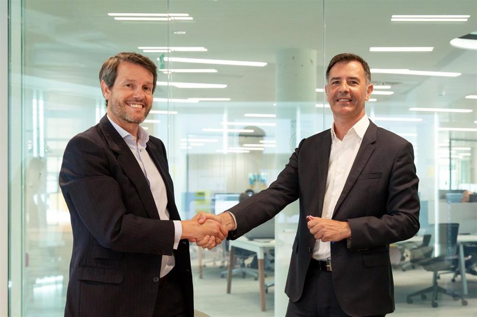 Eduardo Currás, director Banca Corporativa & EMEA de Banco Sabadell, e Isidro Fernández de la Calle, director de Empresas del Grupo MASMOVIL