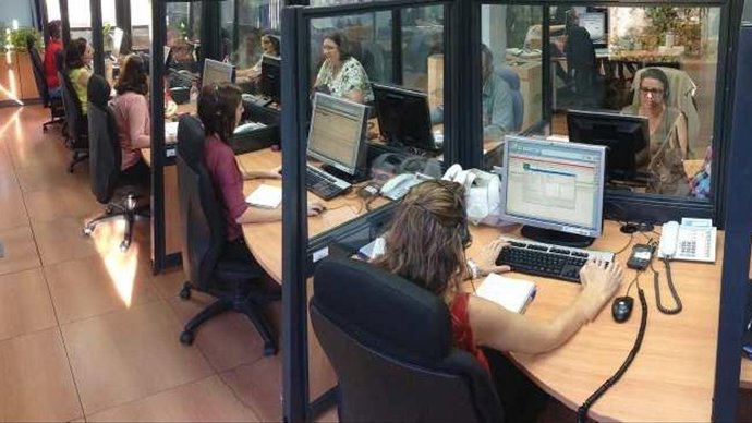 Servicio Andaluz de Teleasistencia refuerza seguimiento a personas mayores o con dependencia ante olas de calor.