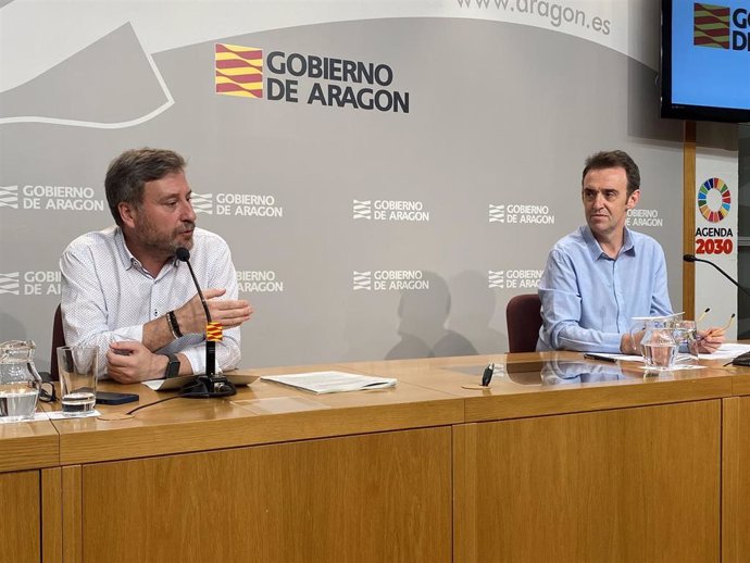 El consejero de Vertebración del Territorio del Gobierno de Aragón, José Luis Soro, y el director gerente de SVA, Javier Albisu.