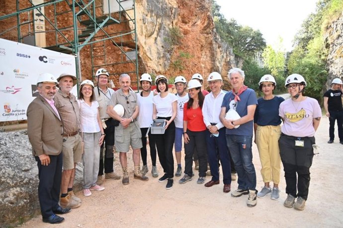 Morant en su visita a los yacimientos de Atapuerca